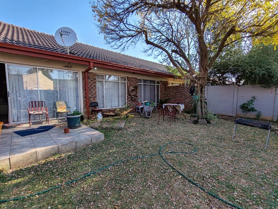 2 Bedroom Property for Sale in Kannoniers Park North West